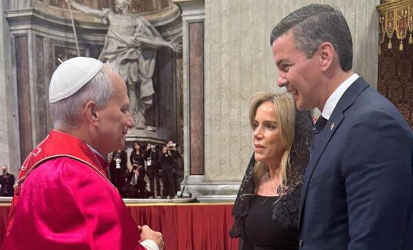 El presidente Santiago Peña participó de la entronización del Papa León XIV en el Vaticano