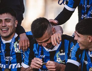 Versus / El jugador de Olimpia que salió campeón en el fútbol uruguayo