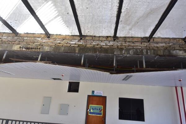 Abandono del MEC propicia enfrentamiento entre vecinos - Nacionales - ABC Color