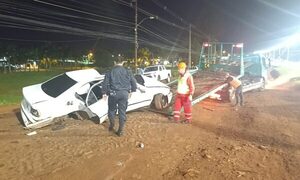 Vehículo vuelca en CDE