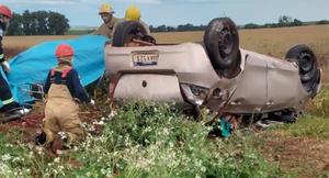 UNA MUJER FALLECIDA Y VARIOS HERIDOS DEJA EL VUELCO DE UN AUTO EN NARANJAL
