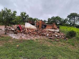 SEN envía ayuda a damnificados por la tormenta de Itapúa, con apoyo del Ejército - ADN Digital