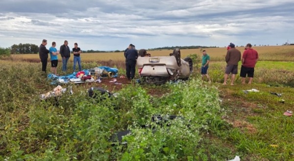 Una fallecida y cuatro heridas tras vuelco de vehículo en Naranjal - trece