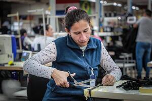 Paraguay logra r茅cord de empleo y baja desocupaci贸n en el primer trimestre de 2025