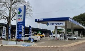 Borrachos realizan disparos de arma de fuego en surtidor