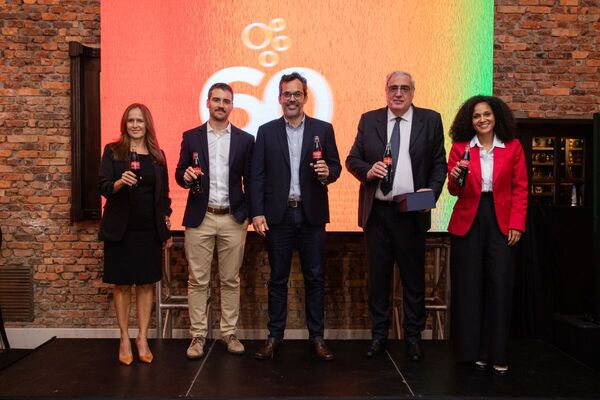 Coca-Cola Paresa cumple 60 a帽os y refuerza su compromiso con Paraguay