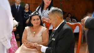 Tras 40 años juntos, pareja decide darse el “sí”: La emotiva historia detrás del matrimonio
