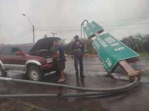 Caída de cartel en la zona del puente Remanso: el MOPC afirma que revisará sus pórticos en rutas - Economía - ABC Color