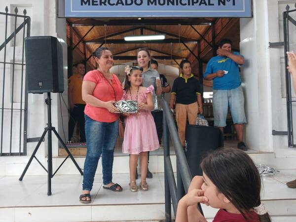Día de la madre con trabajoras del Mercado N°1 de Villarrica