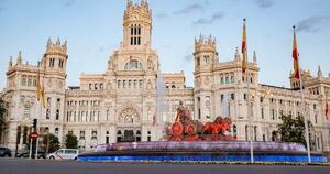 Diario HOY | Los colores de Paraguay iluminan la Fuente de Cibeles en Madrid
