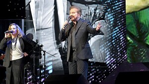 El dúo Pimpinela le cantó al amor en Paraguay