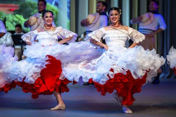 El arte paraguayo se luce con danza y música en la Expo Universal de Osaka, Japón - Cultura - ABC Color