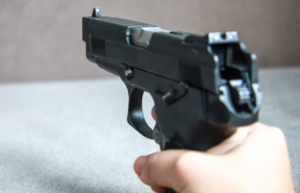 Delincuente con arma de juguete fue abatido en una vivienda en Asunción