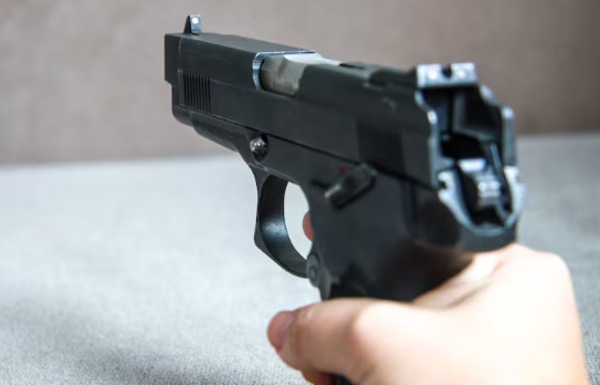 Delincuente con arma de juguete fue abatido en una vivienda en Asunción