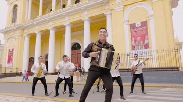 (VIDEO). ¡Otro level! Oima katu “La cumbia del Papa”