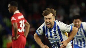 Con Diego Gómez, el Brighton le remonta al Liverpool