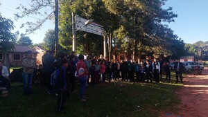 Toman escuela donde hay más de 200 alumnos sin clases por falta de rubro en Nueva Germania