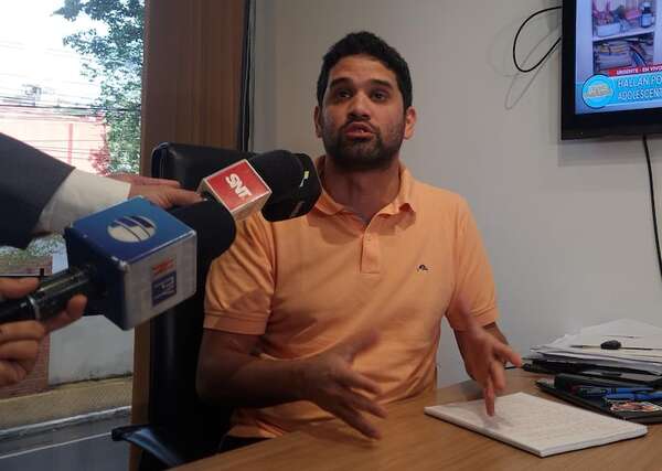 El contralor Camilo Benítez es un “payaso” y “delincuente” al ritmo de HC, afirman - Política - ABC Color
