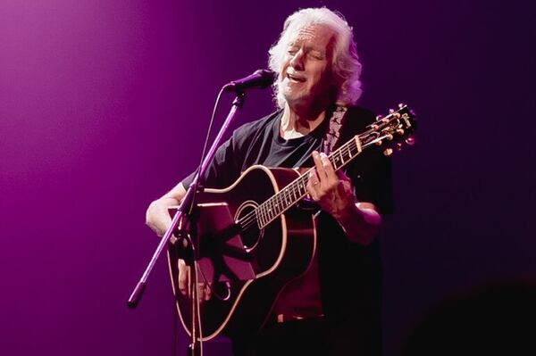 Nito Mestre en Asunción: una noche donde el tiempo se volvió canción - Música - ABC Color