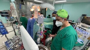 Semana de esperanza: Especialistas internacionales operan gratis a niños en el Acosta Ñu