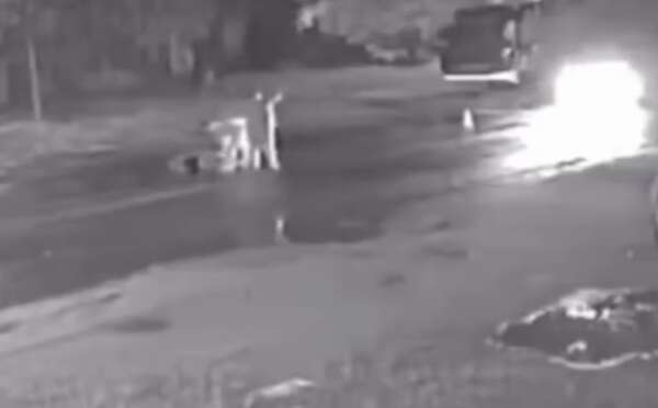 Video: atropellan dos veces a un hombre de 80 años con orden de captura - Policiales - ABC Color
