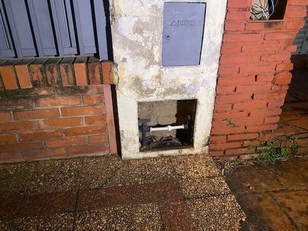 San Lorenzo: vecinos del barrio San Luis denuncian ola de robos de medidores de agua - Policiales - ABC Color