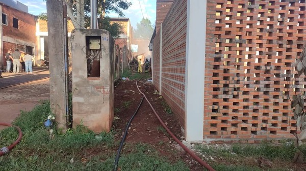 INCENDIO CONSUMIÓ POR COMPLETO UNA VIVIENDA EN ENCARNACIÓN
