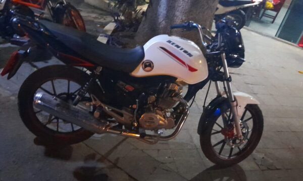 Policía recuperó moto robada y detuvo a cuatro “expertos”