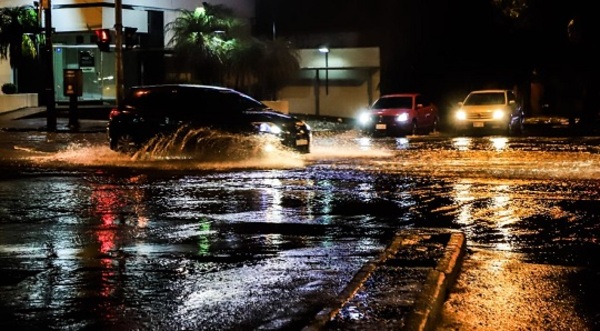 Martes con lluvias y tormentas en casi todo el país
