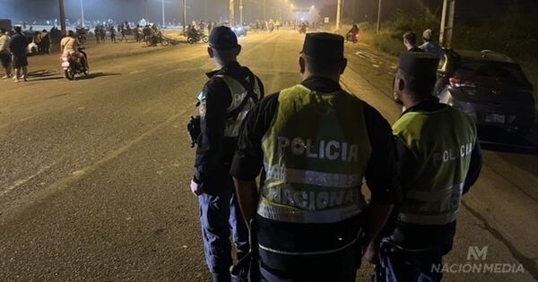 La Nación / Cierran la ruta Remanso-Falcón para exigir la construcción de una rotonda en la zona