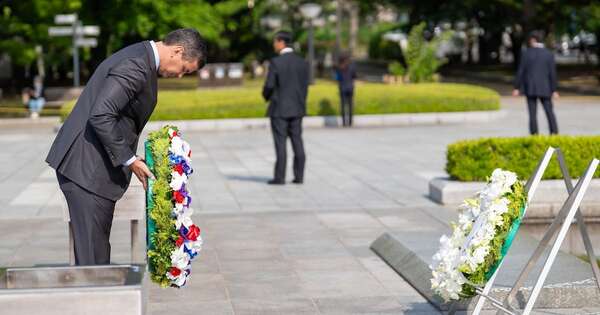 La Nación / Peña rindió homenaje a las víctimas de bomba nuclear en Hiroshima
