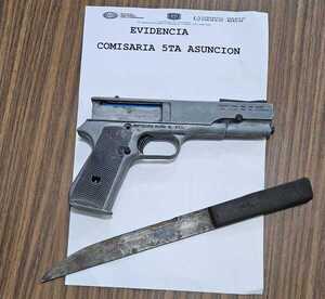 Con pistola "mau" y cuchillo de mango de goma asaltaron a repartidores en la Chacarita - 1000 Noticias