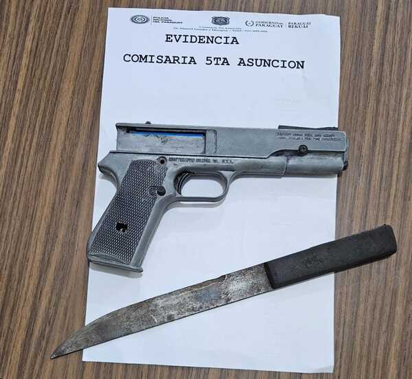 Con pistola "mau" y cuchillo de mango de goma asaltaron a repartidores en la Chacarita - 1000 Noticias