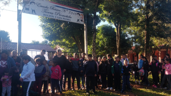 San Pedro: Escuela “Tierra Prometida” sigue tomada ante reclamo de rubros