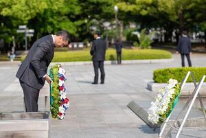 Peña rinde homenaje a víctimas de la bomba atómica y vuelve a hacer comparación con Japón - Política - ABC Color