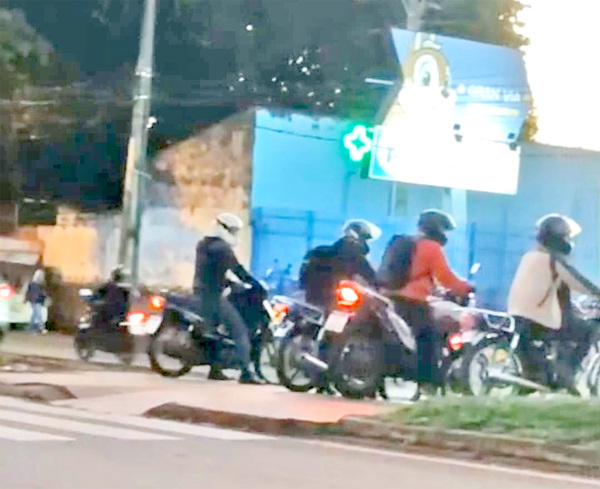 Los bomberos señalan que imprudencia de motociclistas ocasiona accidentes de tránsito - La Clave