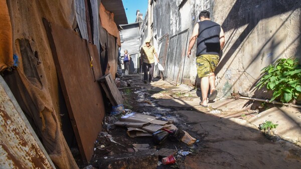 En Paseo de los Yuyos urgen baños, limpieza y menos "apriete" de funcionarios municipales