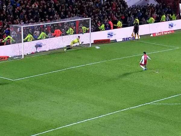 Vídeo: El penal que Orlando Gill desvió para la clasificación de... - Fútbol Internacional - ABC Color