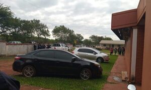 Feroz enfrentamiento entre polis y delincuentes deja un muerto