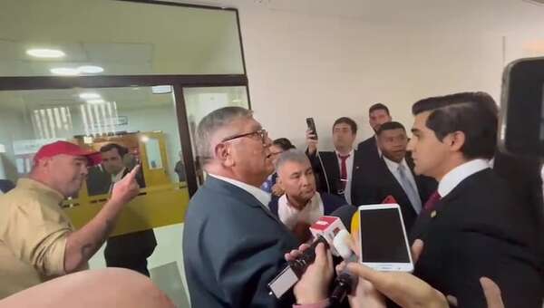 Jatar Fernández patotea en sesión de Diputados y cartistas aprovechan para rabonear - Política - ABC Color
