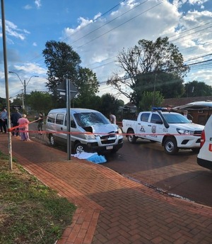 Mujer de edad avanzada fallece al ser atropellada por un minibús - 1000 Noticias