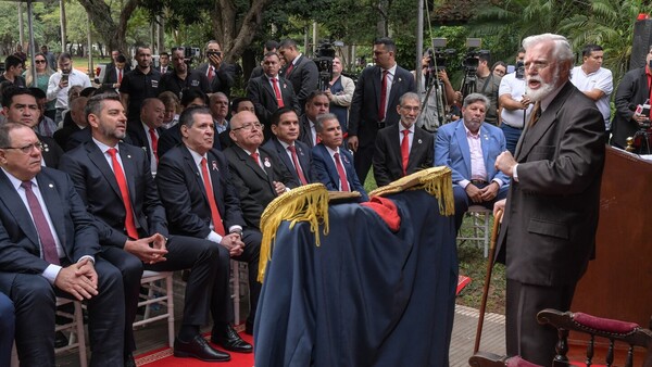 HC pide a Aliana "prepararse ya" para la Presidencia, en acto por natalicio de fundador del Partido Colorado