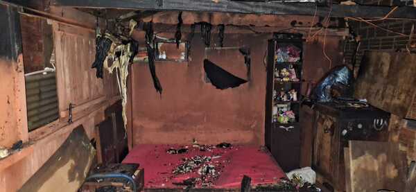 Incendio destruye por completo una vivienda en el barrio Santa María