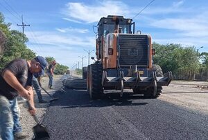 Mejoran la seguridad vial con trabajos de regularización asfáltica en Villa Hayes - .::Agencia IP::.
