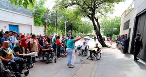 Diario HOY | Personas con discapacidad volvieron a manifestarse frente al Congreso