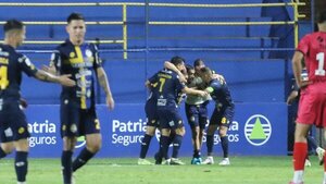 Trinidense corta la levantada de Nacional