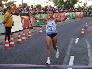 Derlis Ayala y Fátima Vázquez son los campeones de la Media Maratón de Asunción - Polideportivo - ABC Color