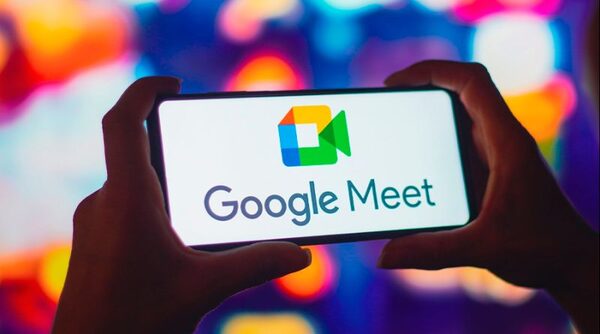 Google Meet traduce en tiempo real di谩logos en ingl茅s y espa帽ol con 芦la voz禄 del usuario
