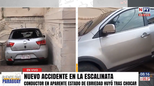 Conductor atropella la Escalinata Antequera y abandona su vehículo tras protagonizar accidente