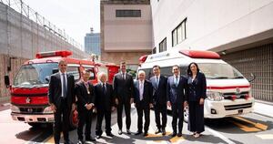 La Nación / Paraguay recibió donación de carros de bomberos y ambulancias del Japón